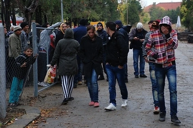 Забраняват на бежанците да напускат лагера в Харманли 