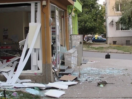 Взривиха магазин в Русе, за да ограбят банкомат 