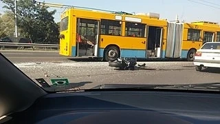 Моторист се натресе в тролей 