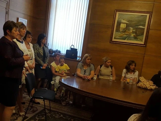 Управляващи се срещат с майките на деца с увреждания 