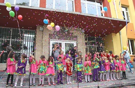 Откриват новата учебна година в над 2000 училища