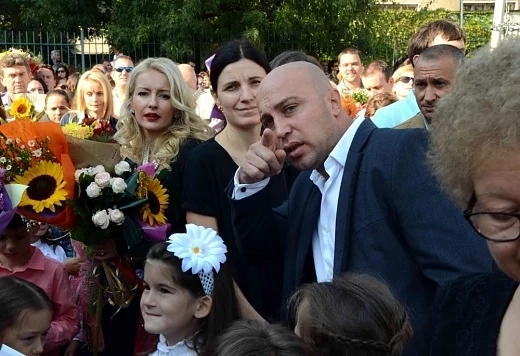 Красивата учителка Силвия Зубева с голяма конкуренция (СНИМКИ)