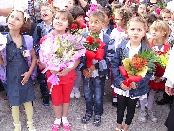 33 500 първокласници ще получат еднократна помощ от държавата  