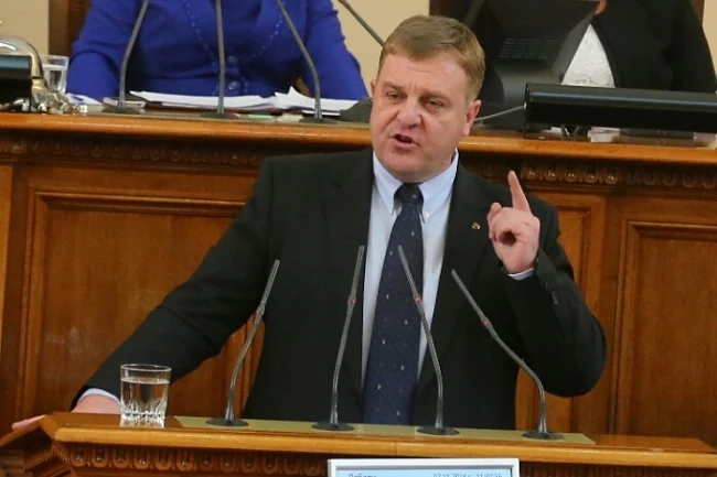 Каракачанов призова Борисов да поиска промяна на Дъблинското споразумение
