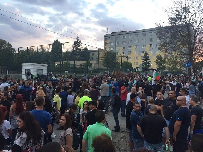 Стотици протестират в Овча Купел!