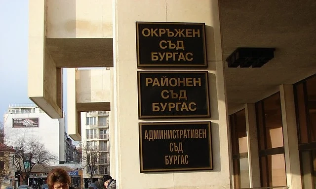 Задържаха жена изнудвала приятелката си 