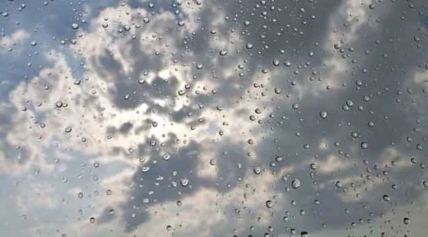 Утре облачно, дъждовно и студено с температури между 13° и 22°