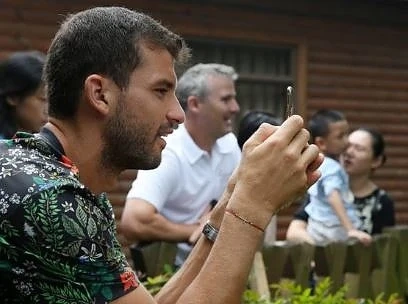 Гришо се снима с панди преди турнира в Китай (СНИМКИ)