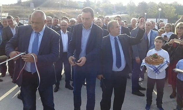 Борисов откри пристанището в Черноморец. Отказа да назове президентът на ГЕРБ