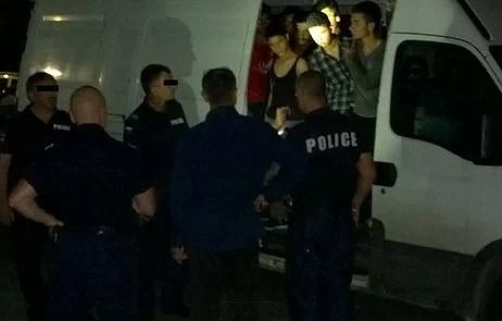 Задържаха група от 20 мигранти след гонка с полицията