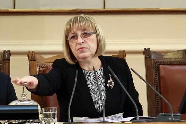 Цачева плъзна в мрежата с гафовете си (СНИМКИ)