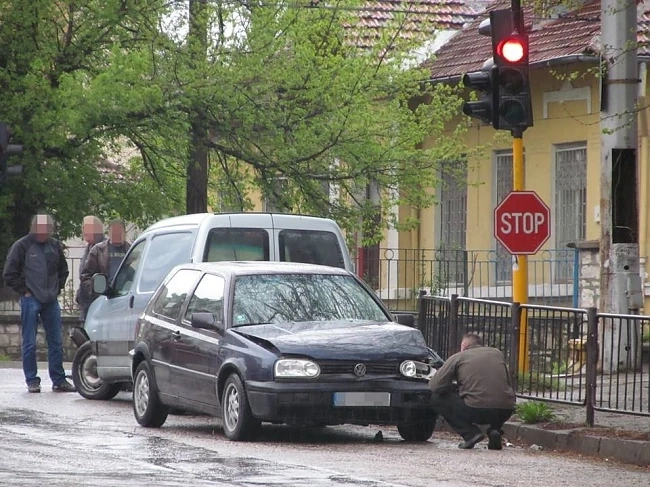 Дъждът причини три катастрофи тази сутрин 