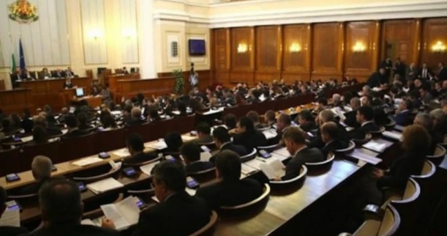 Парламентът утре се събира на извънредно заседание