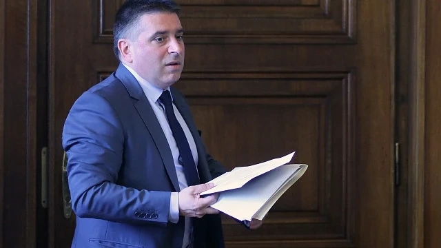 ГЕРБ иска падане на тавана от 35 секции в чужбина, но само за ЕС