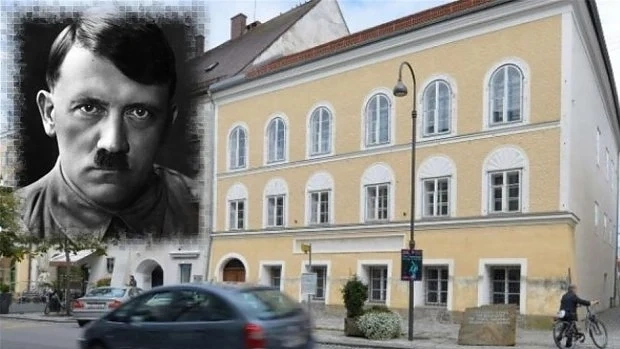 Събарят родната къща на Хитлер 