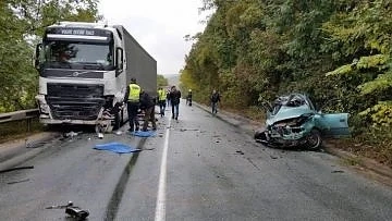 Тежко е състоянието на двете деца от катастрофата край Ребърково