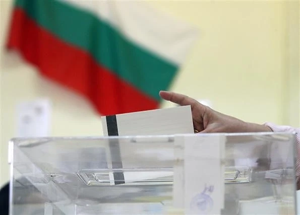 Люта битка на балотажа между ГЕРБ и БСП. Каракачанов трети