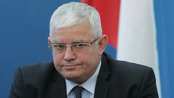 Нова далавера на бившия ректор на МУ