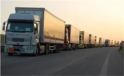 Километрична опашка от тирове на \