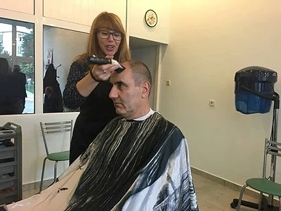 Цветанов посети фризьорски салон в Елхово  