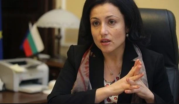 Министър Танева уволни изпълнителния директор на ИАРА