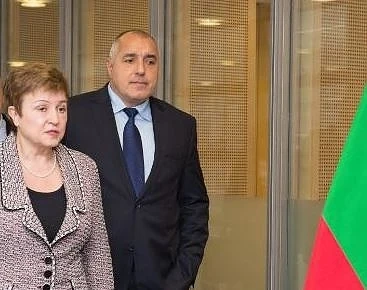 Три дами на име Илияна се спрягат за наследник на Кристалина