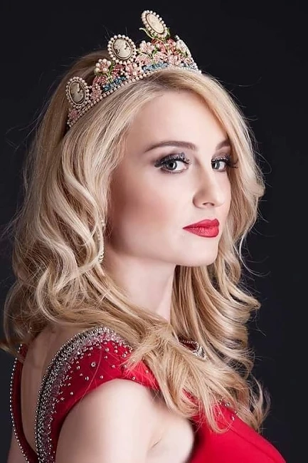 Най-красивата Мисис България е рожденичка днес