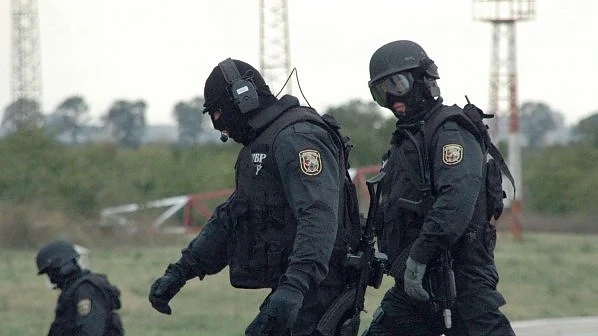 Тежковъоръжени полицаи арестуваха мъж в Кюстендил 