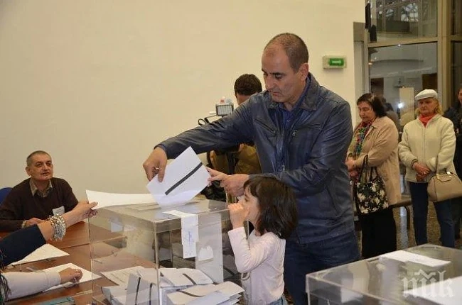 Цветанов: Гласувах за знаещия президент