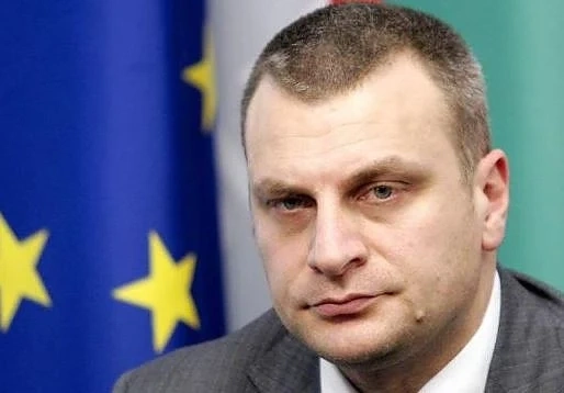 Курумбашев става евродепутат на мястото на Йотова
