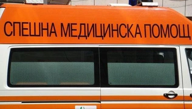 Автобус удари лек автомобил 