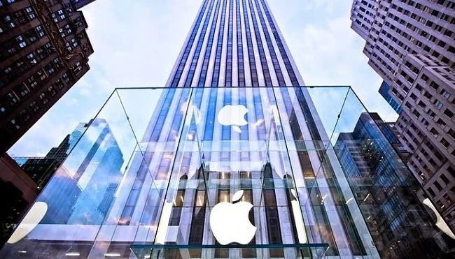 Apple връща производството на iPhone в САЩ