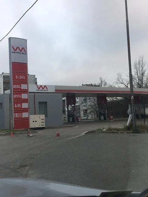 Първо в Скандал: Затвориха бензиностанция на Марешки