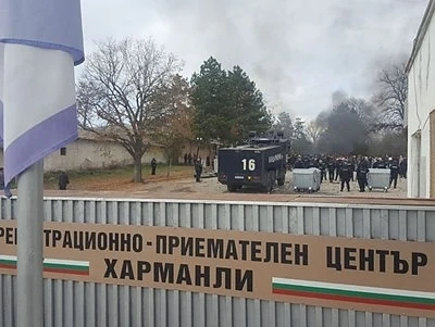 Мигрантите в Харманли на бунт  