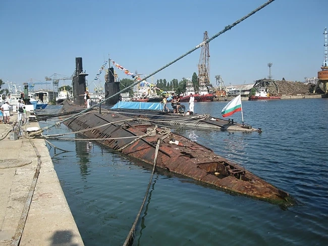 Българската подводница „Слава” ръждясва 