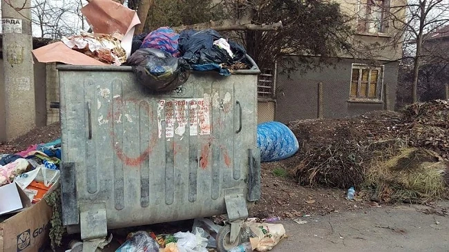 Вижте как се трупа боклук в Горна баня