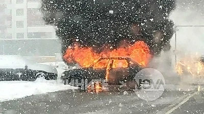 Кола избухна в пламъци в Люлин (Снимка)