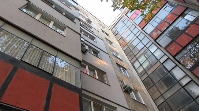  Няма да бутат остъклените балкони