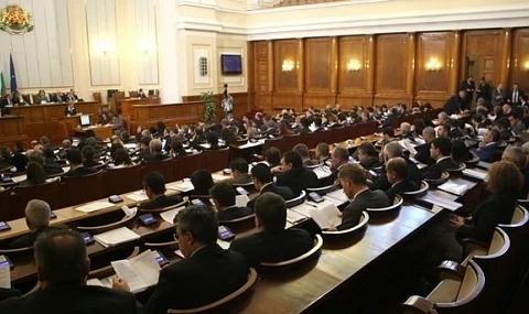 Депутатите приеха окончателно бюджетите за МВР и отбраната