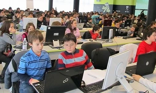 Третокласниците вече ще програмират