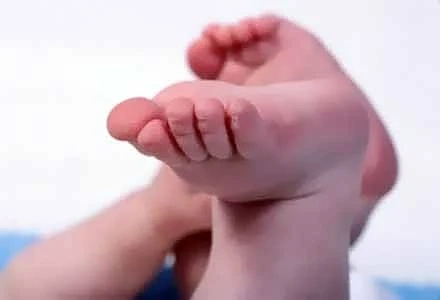 Великобритания разреши зачеването на бебета от трима родители