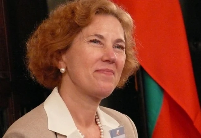 Елена Поптодорова е била поканена за служебен премиер