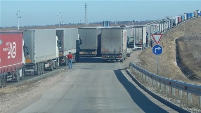 Решиха да отворят трето трасе за тирове на Дунав мост 2 