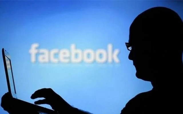 Почти всички българи висят във Facebook