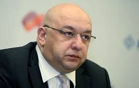 Кралев инспектира ремонта на спортна база \
