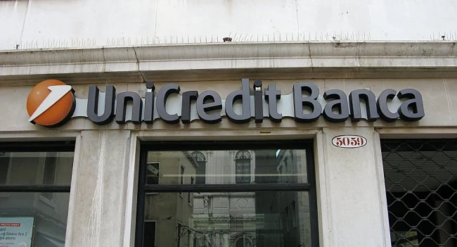 UniCredit закрива клонове и съкращава 14 000 служители