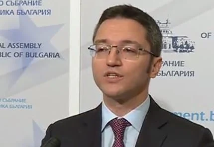 Вигенин сезира Цацаров за корупционна схема във външно министерство