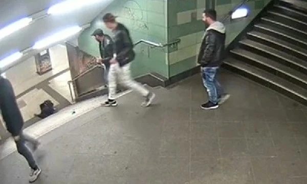 И четиримата от берлинското метро се покрили  