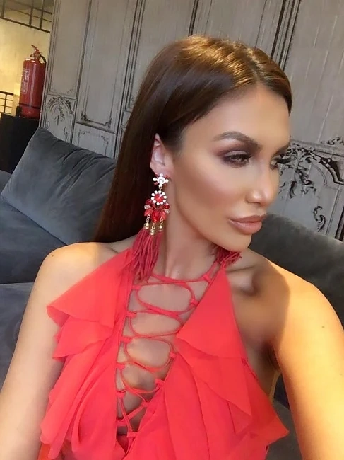 Моника Валериева съжалява, че си е напомпала устните 