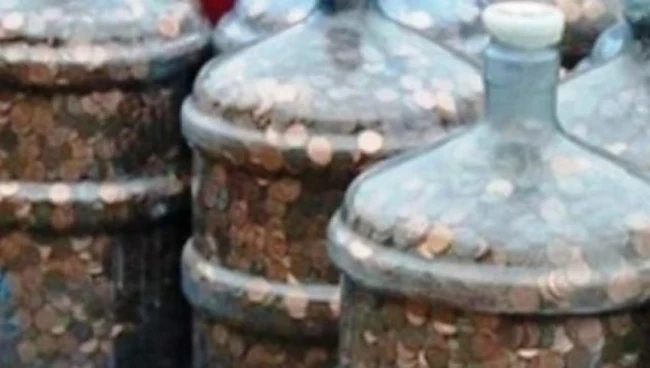 Мъж събира стотинки повече от 40 години 